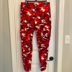 Redbox Jeans Women’s Red Camouflage Joggers Size Large Worn Once